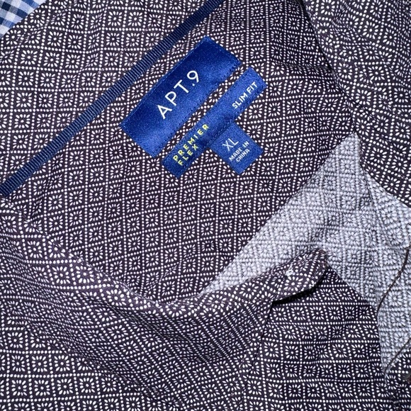 3 Button down shirts - Picture 3 of 4